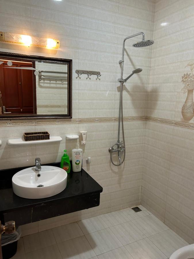 Hotel Starlight 14 Vườn Đào Ha Long Esterno foto