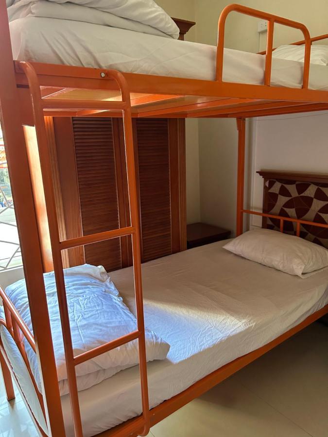 Hotel Starlight 14 Vườn Đào Ha Long Esterno foto