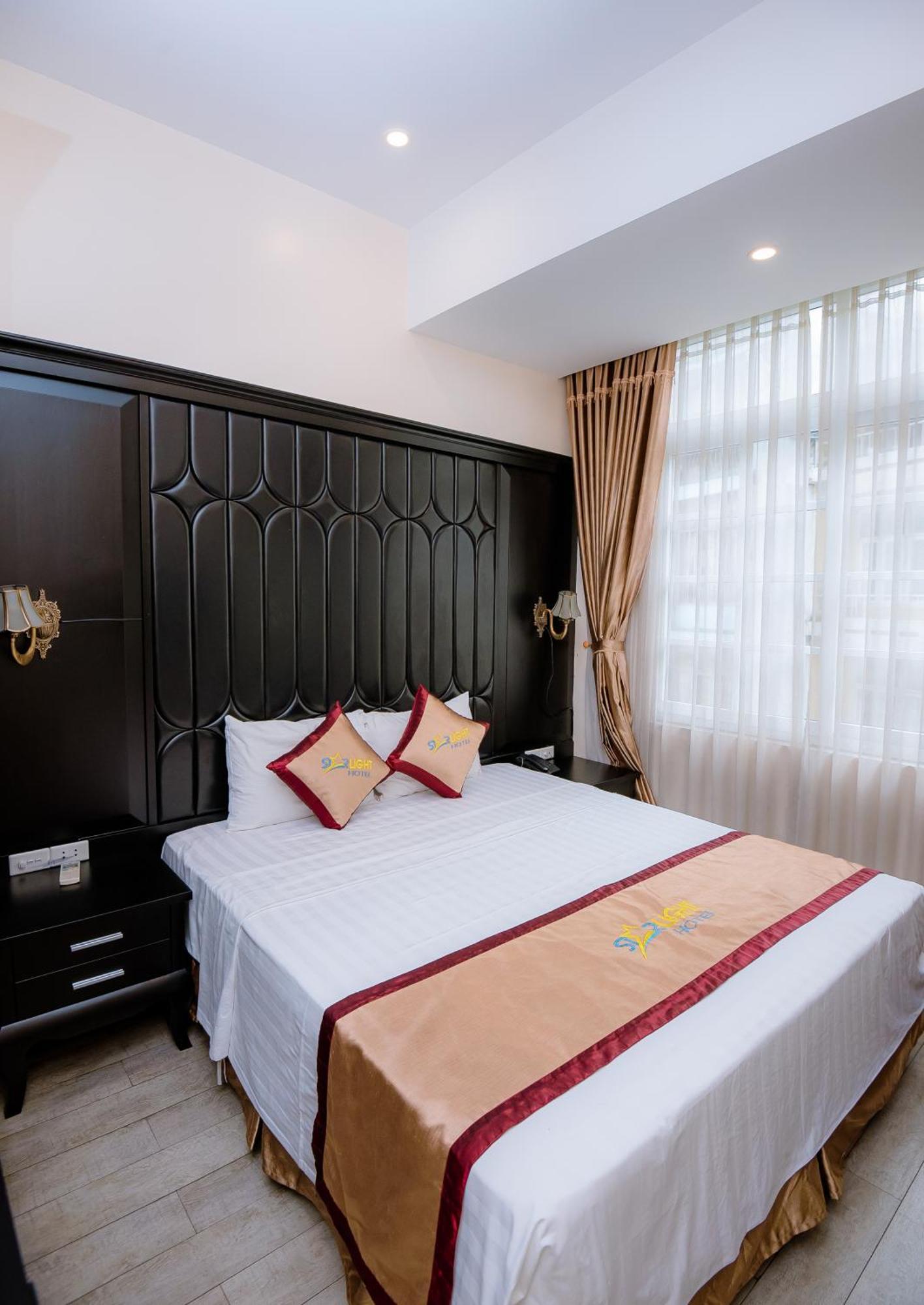 Hotel Starlight 14 Vườn Đào Ha Long Esterno foto