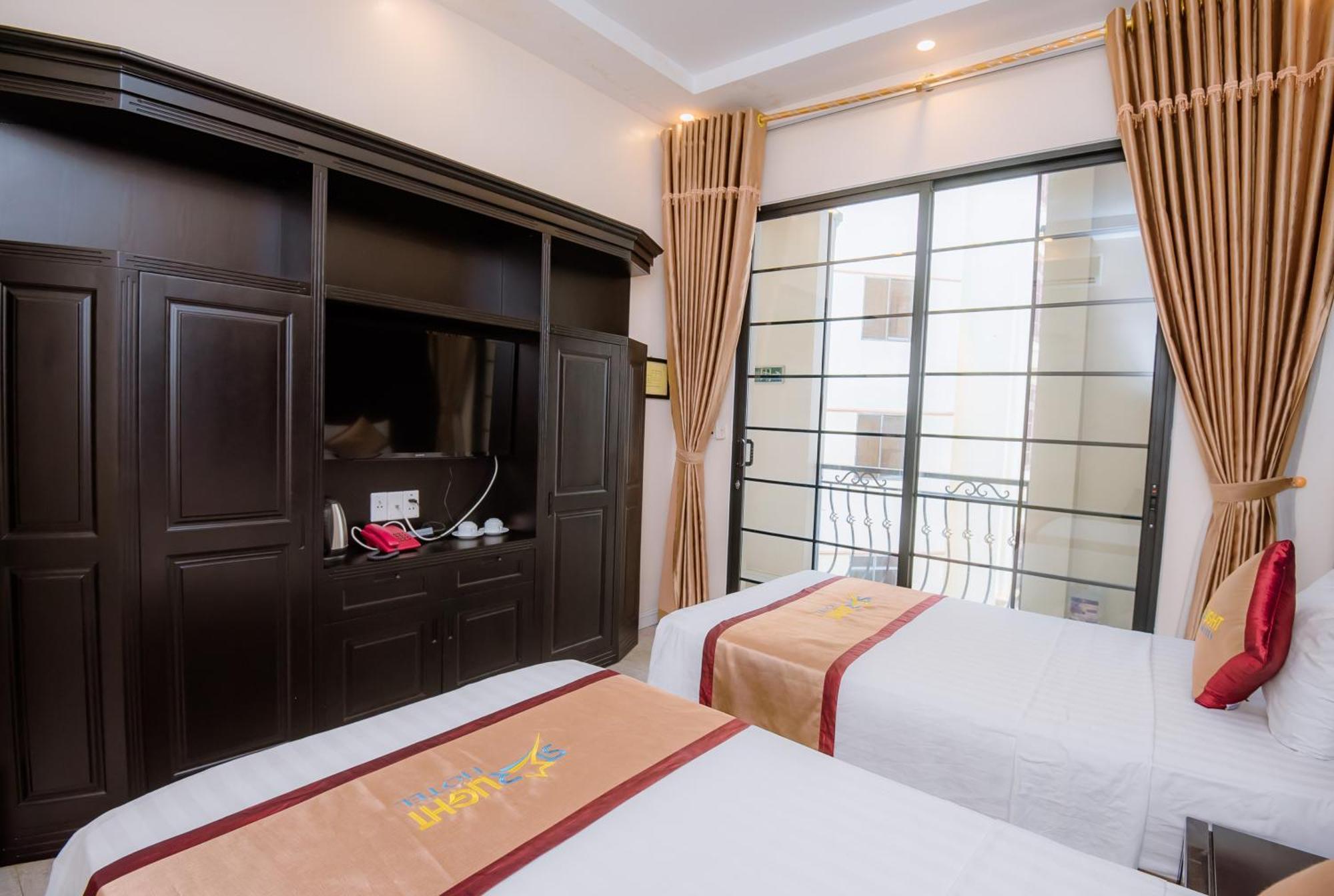 Hotel Starlight 14 Vườn Đào Ha Long Esterno foto