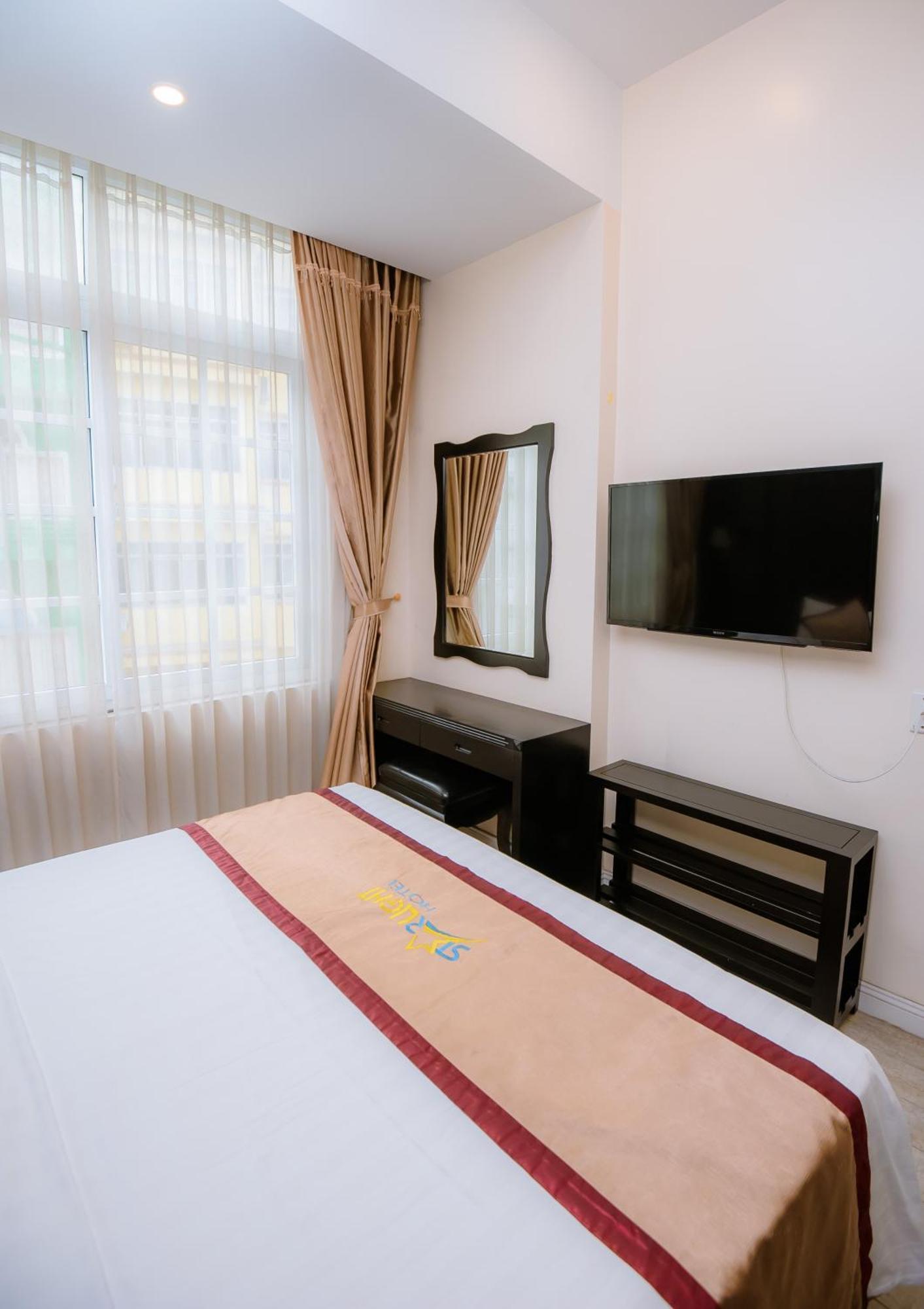 Hotel Starlight 14 Vườn Đào Ha Long Esterno foto