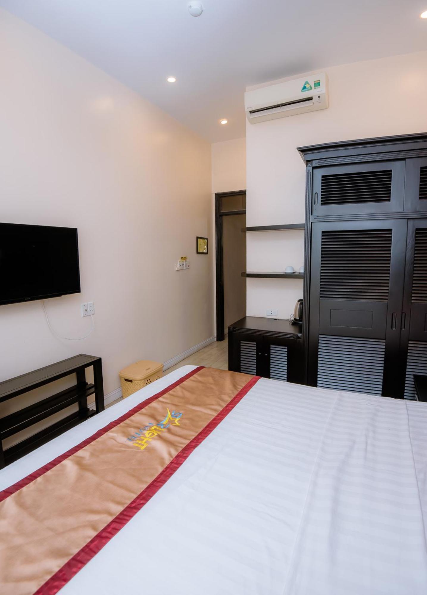 Hotel Starlight 14 Vườn Đào Ha Long Esterno foto
