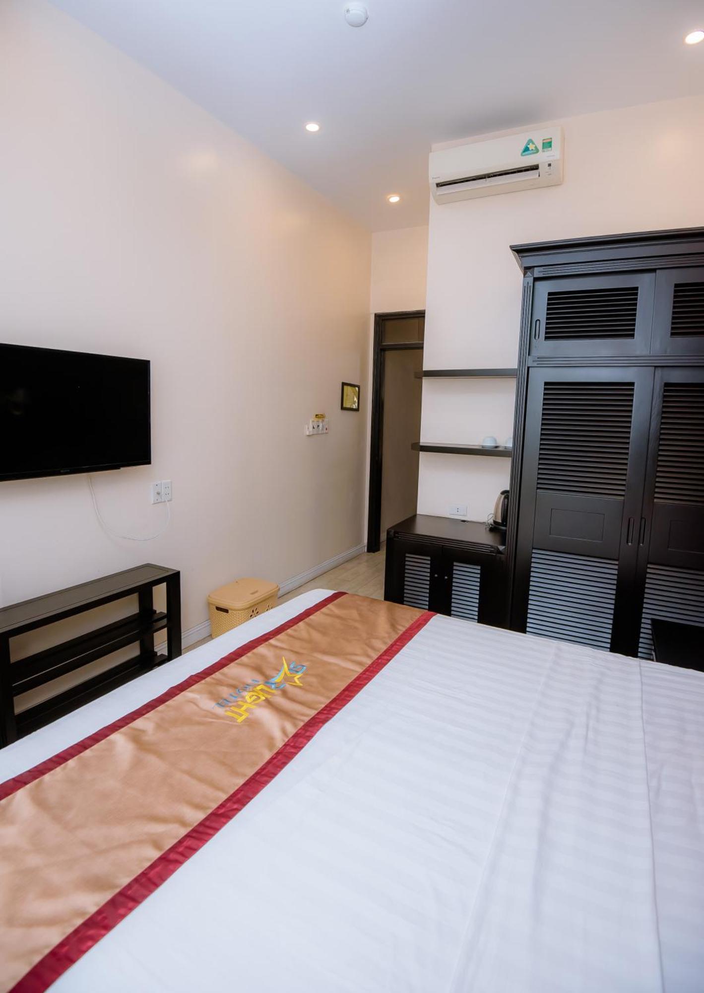 Hotel Starlight 14 Vườn Đào Ha Long Esterno foto