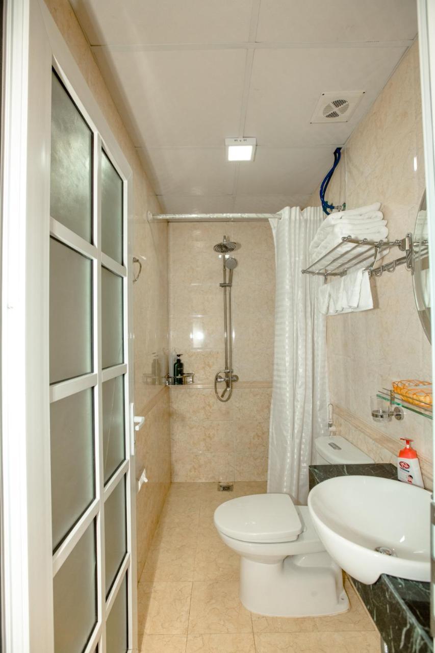 Hotel Starlight 14 Vườn Đào Ha Long Esterno foto